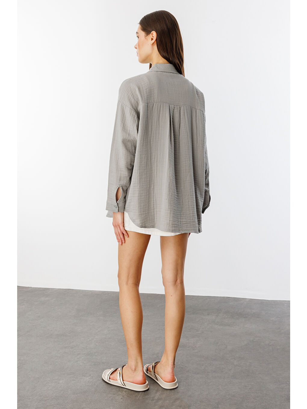 Gri Oversize Basic Müslin Kadın Gömlek KADIN-MÜSLİN-GÖMLEK-4