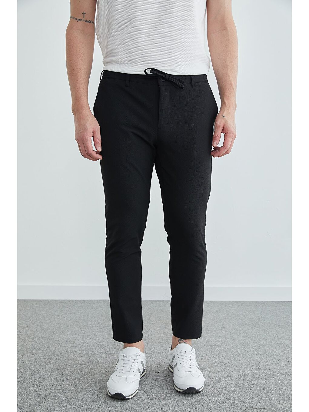 Siyah Beli Bağlamalı Dokulu Pantolon-1