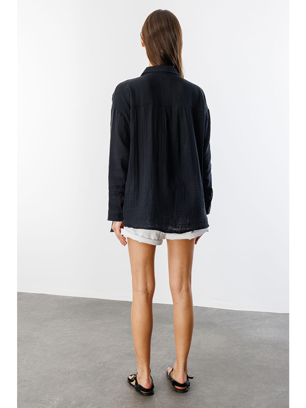 Siyah Oversize Basic Müslin Kadın Gömlek KADIN-MÜSLİN-GÖMLEK-3