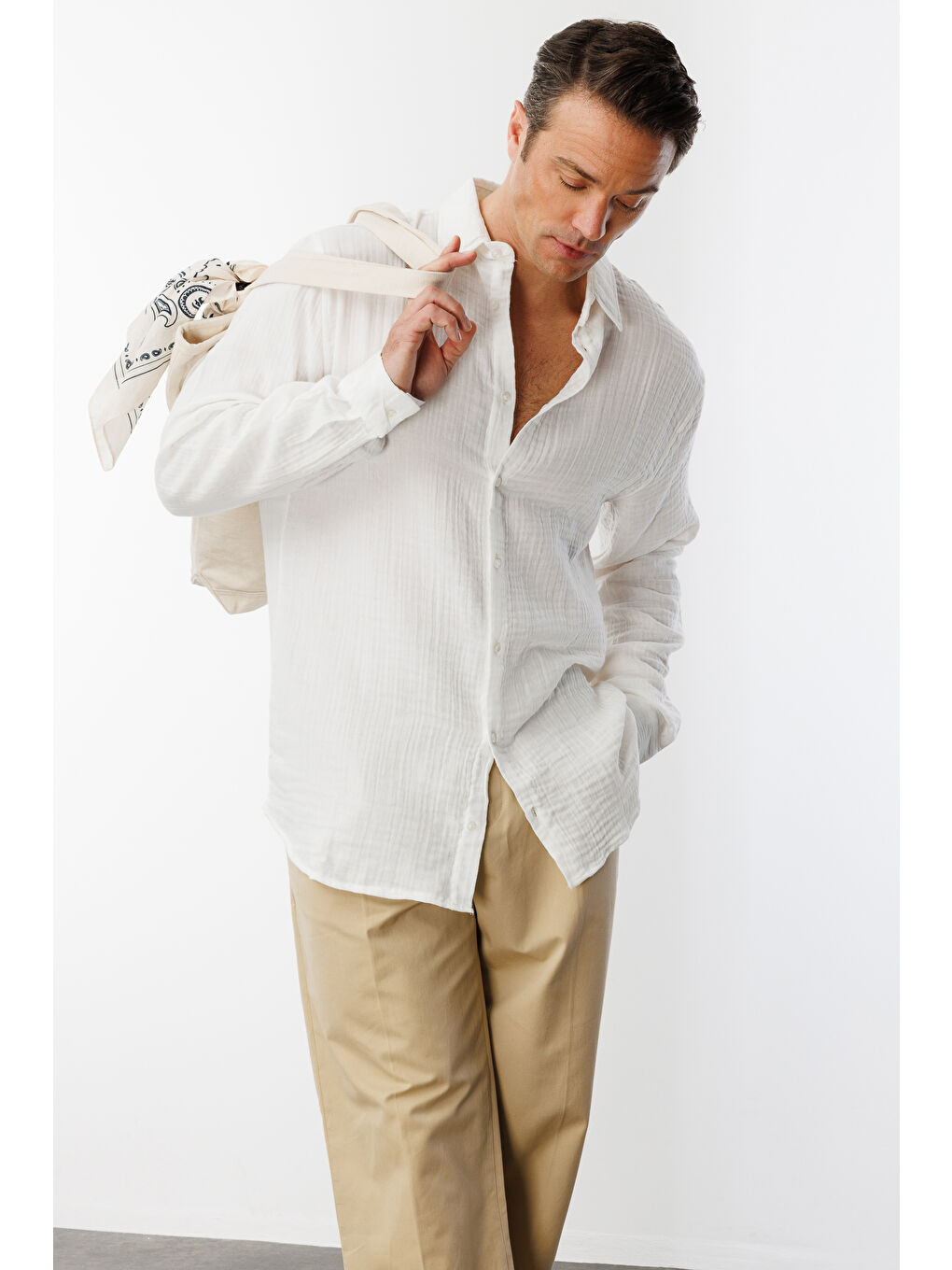 Beyaz Oversize Basic Erkek Müslin Gömlek ERKEK-MÜSLİN-GÖMLEK-2