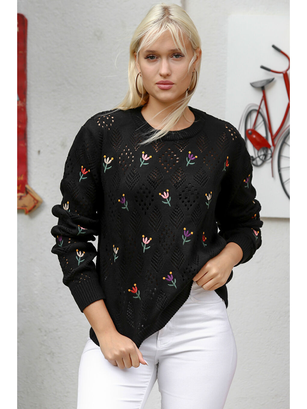 Kadın Siyah Uzun Kol Çiçekli Nakışlı Regular Standart Casual Akrilik Triko Kazak