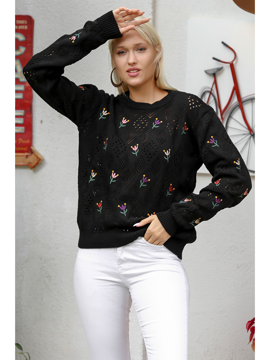 Kadın Siyah Uzun Kol Çiçekli Nakışlı Regular Standart Casual Akrilik Triko Kazak-2