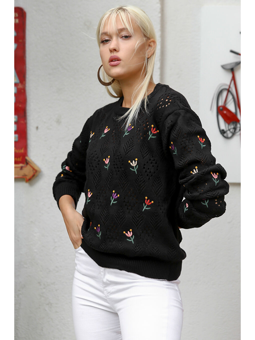 Kadın Siyah Uzun Kol Çiçekli Nakışlı Regular Standart Casual Akrilik Triko Kazak-4