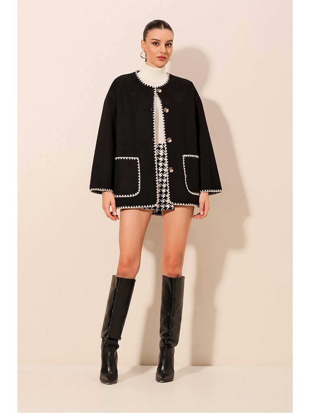 0690 Boyfriend Nakışlı Kaşe Ceket - Siyah-1