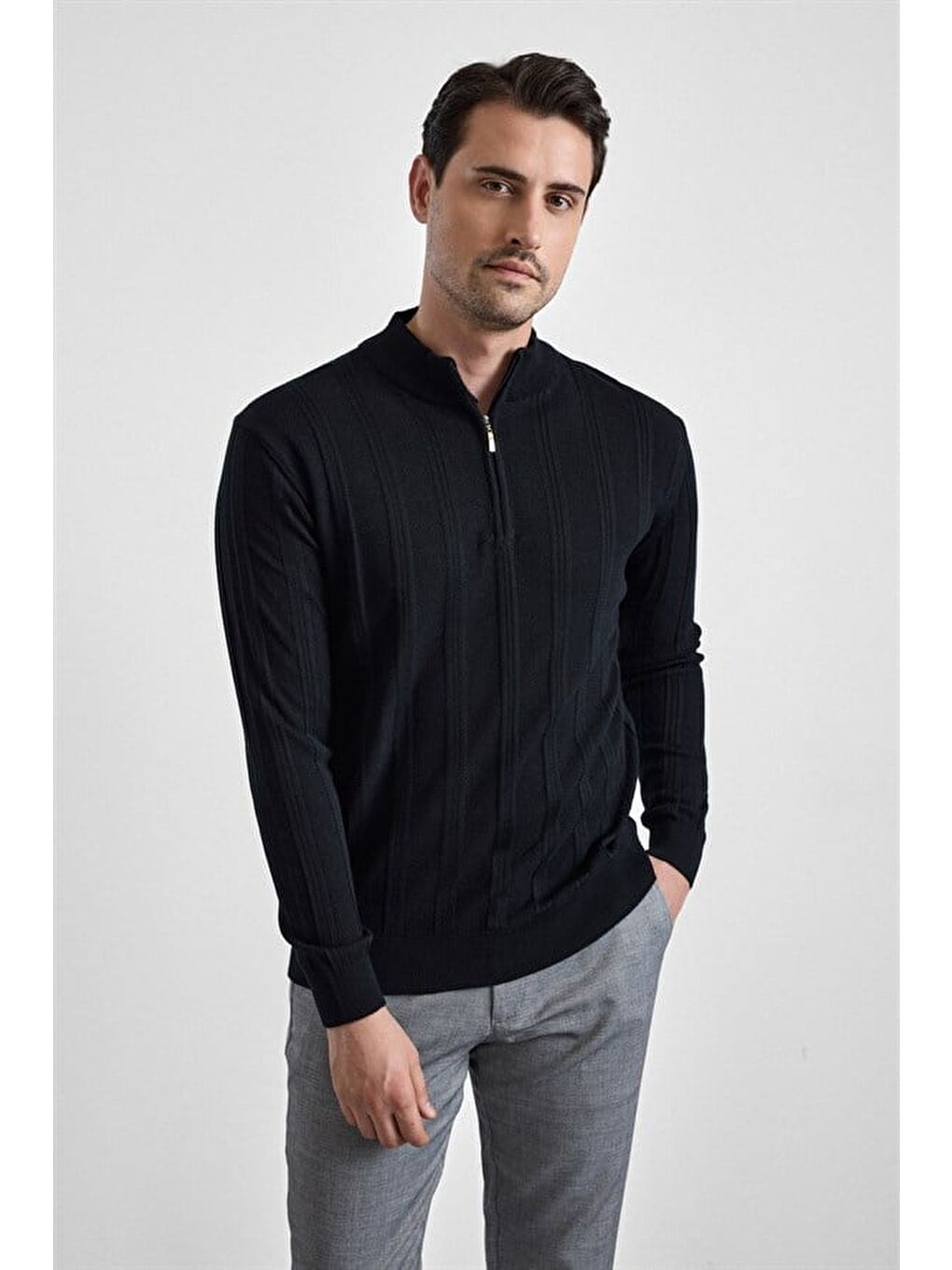 Siyah Regular Yarım Balıkçı Yaka Kazak