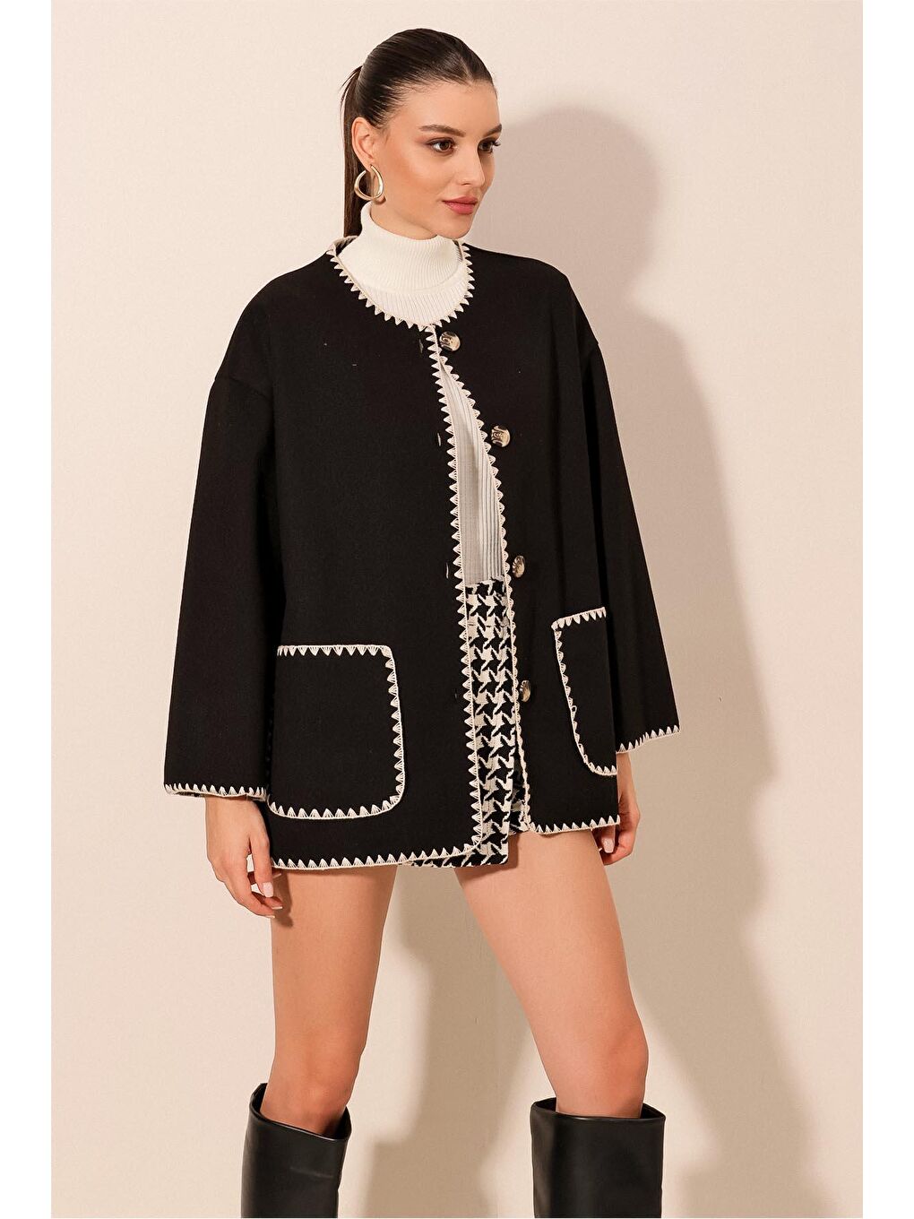 0690 Boyfriend Nakışlı Kaşe Ceket - Siyah-2