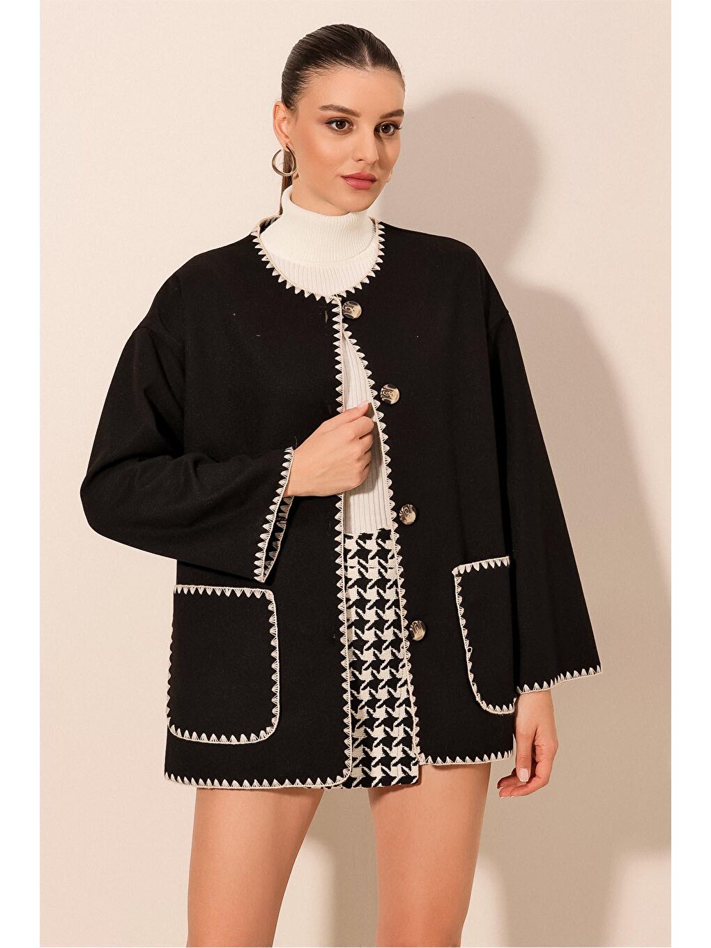 0690 Boyfriend Nakışlı Kaşe Ceket - Siyah-3