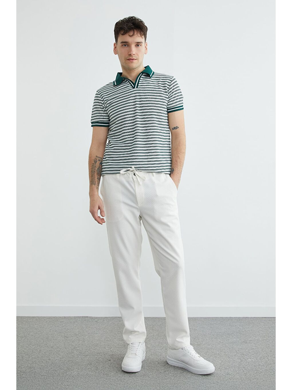 Beyaz Beli Bağlamalı Dokulu Pantolon