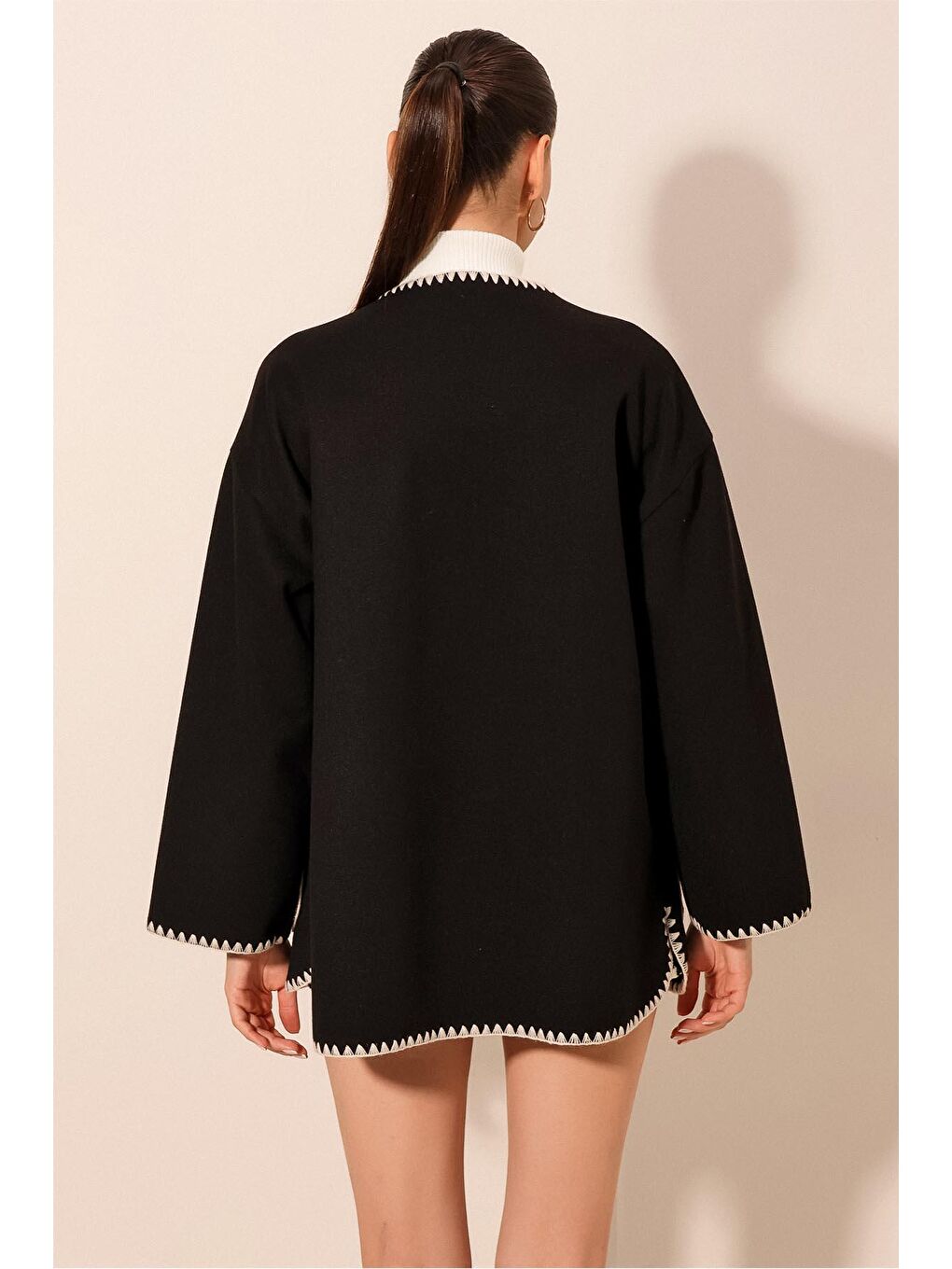 0690 Boyfriend Nakışlı Kaşe Ceket - Siyah-5