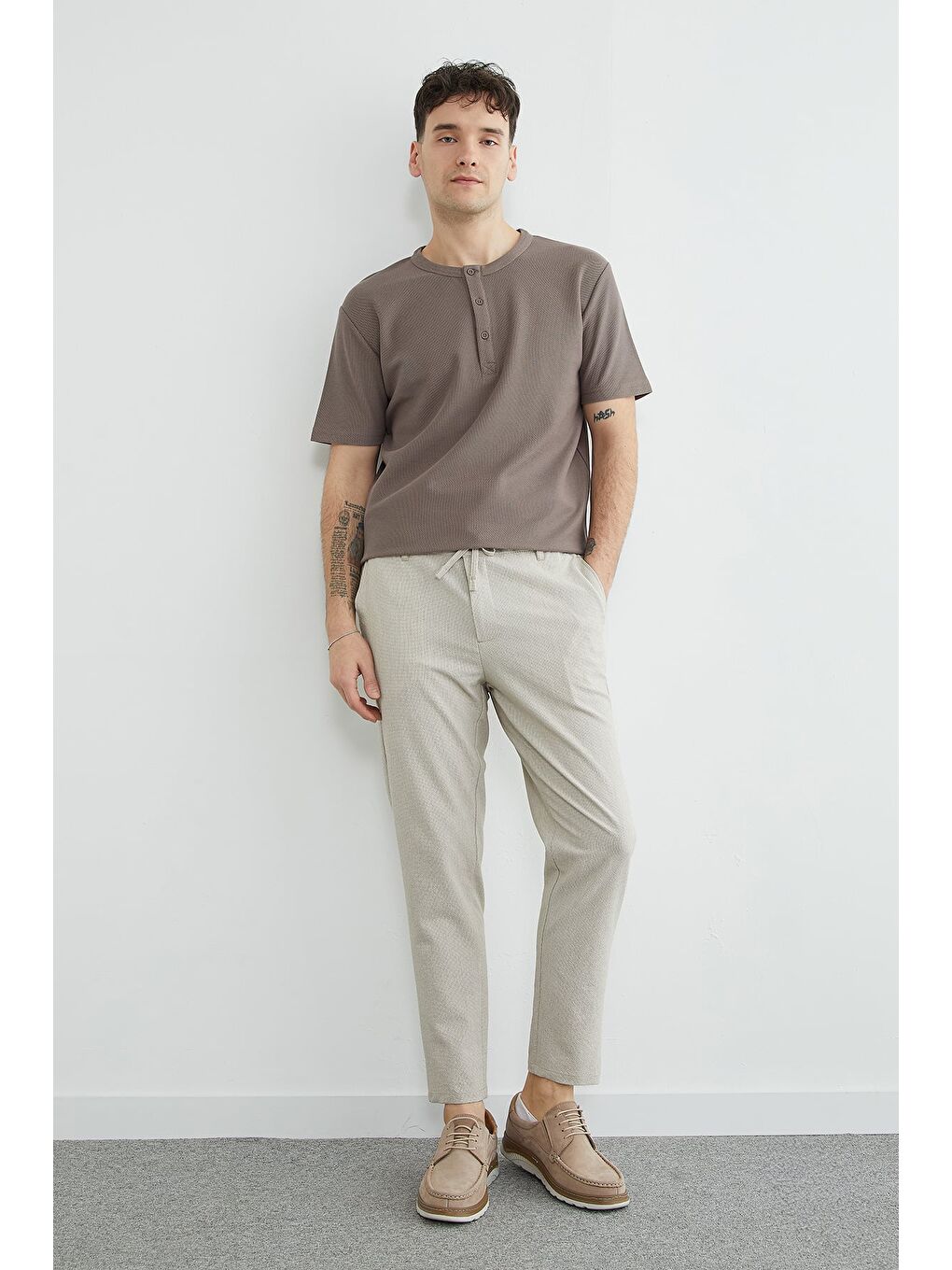 Bej Beli Bağlamalı Dokulu Pantolon