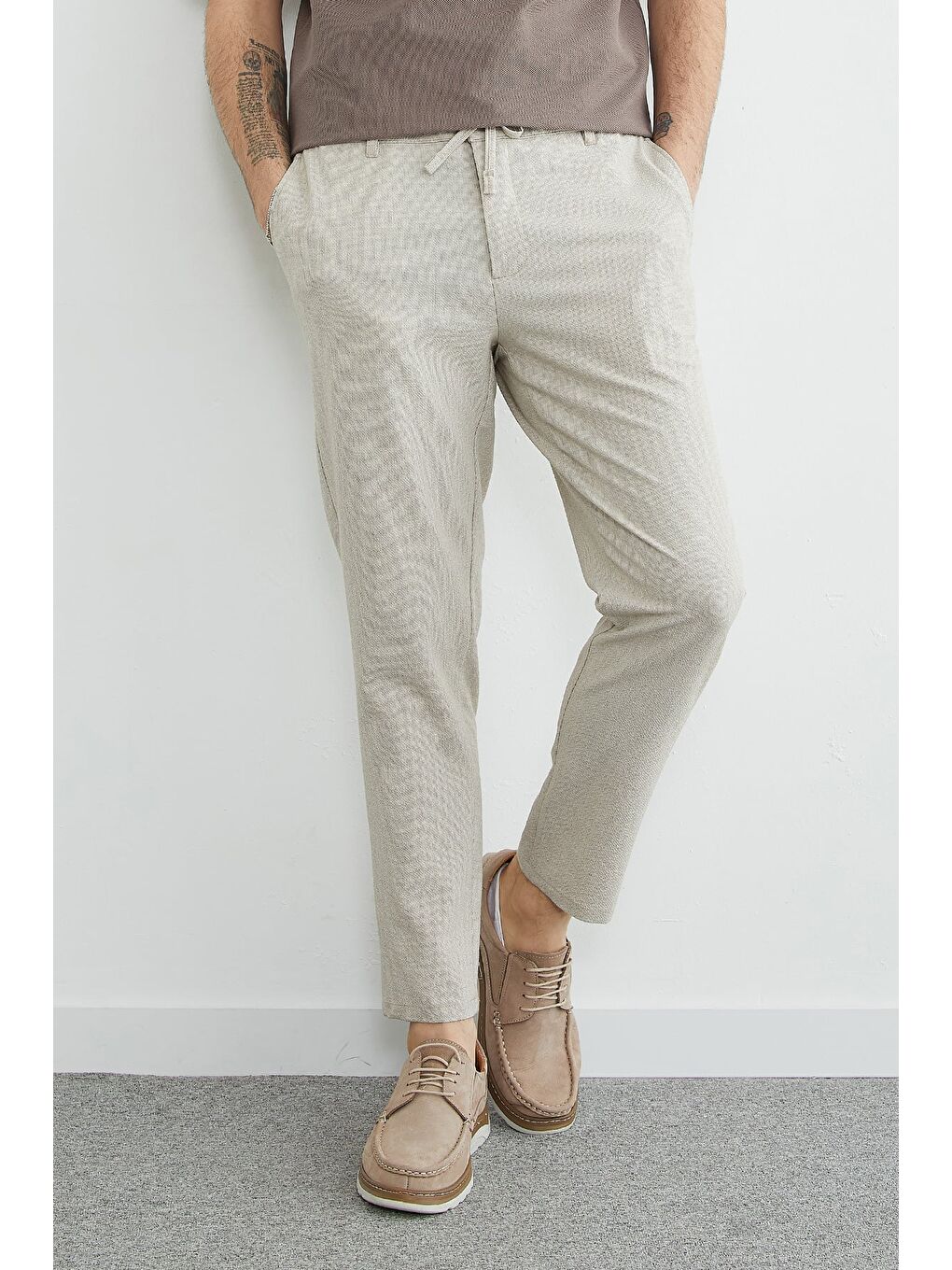 Bej Beli Bağlamalı Dokulu Pantolon-1