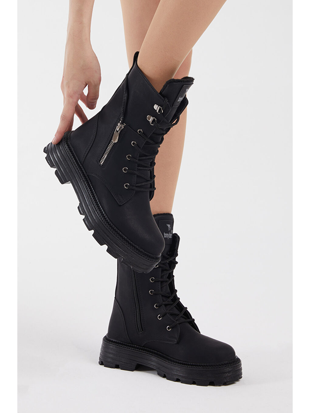 Kadın Siyah Cilt Poli Taban Fermuar Detaylı Rahat Kalıp Bağcıklı Bot-1