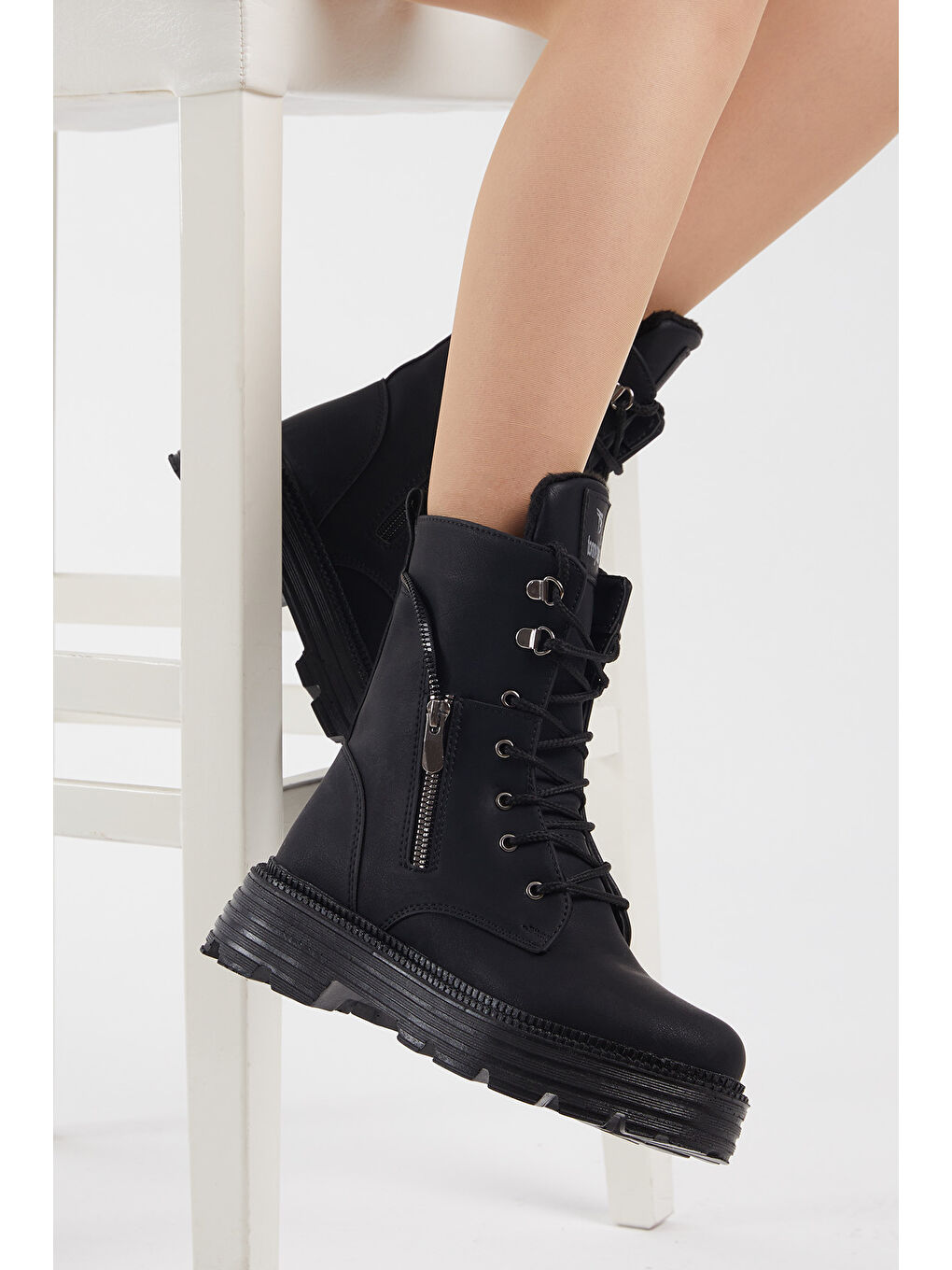 Kadın Siyah Cilt Poli Taban Fermuar Detaylı Rahat Kalıp Bağcıklı Bot-3