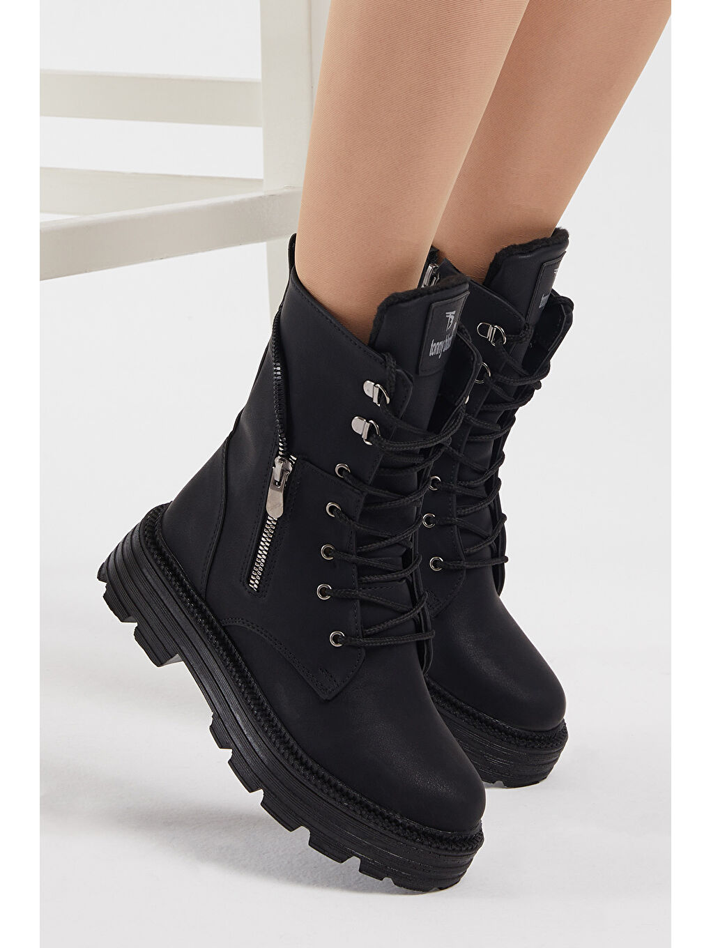 Kadın Siyah Cilt Poli Taban Fermuar Detaylı Rahat Kalıp Bağcıklı Bot-4