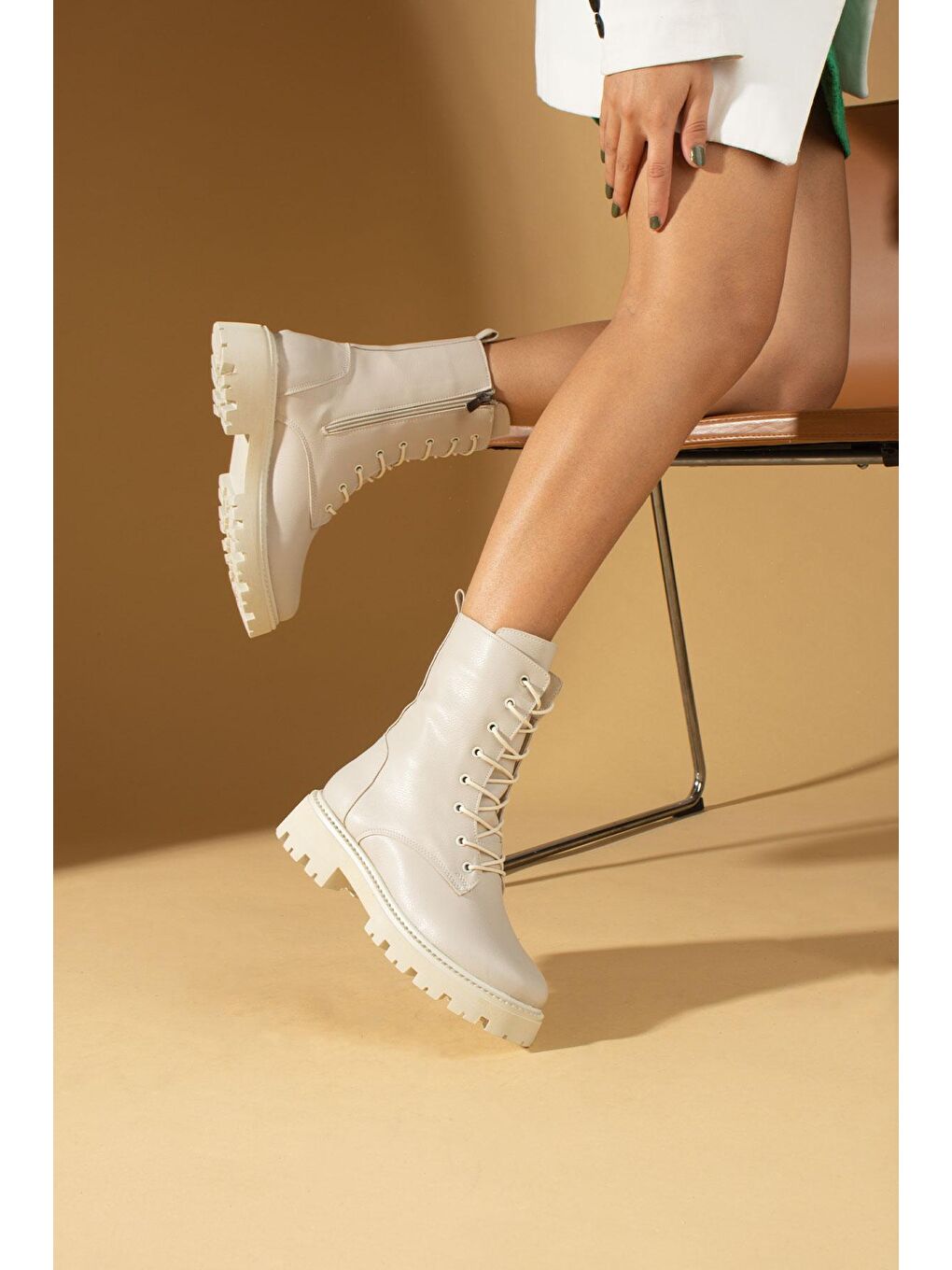 Bej Rahat Taban Bağcık & Fermuar Kadın Postal Bot B01-981-23Cilt