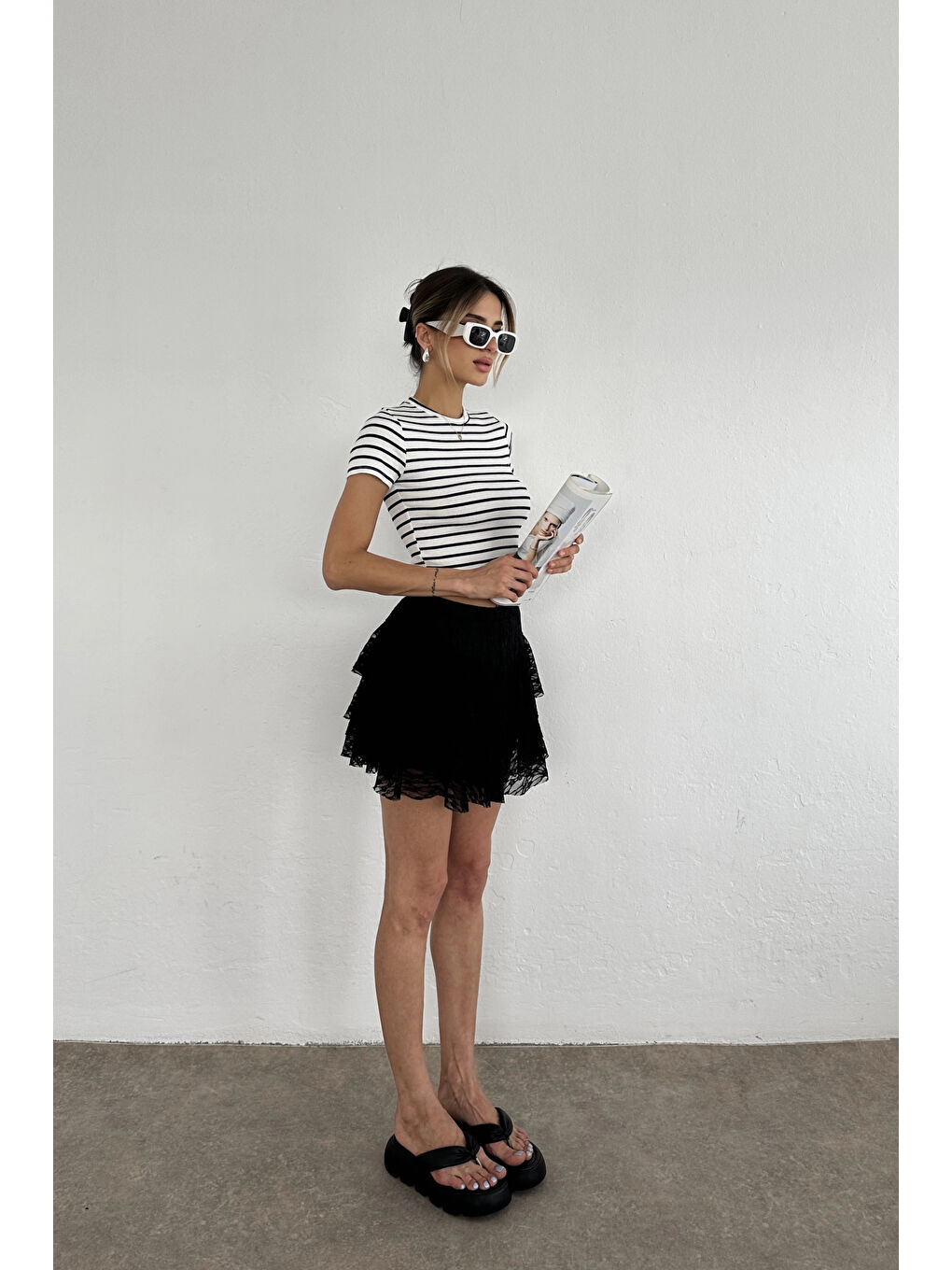 Kadın Siyah-beyaz Çizgili Bisiklet Yaka Crop EKA-0730-3862-4