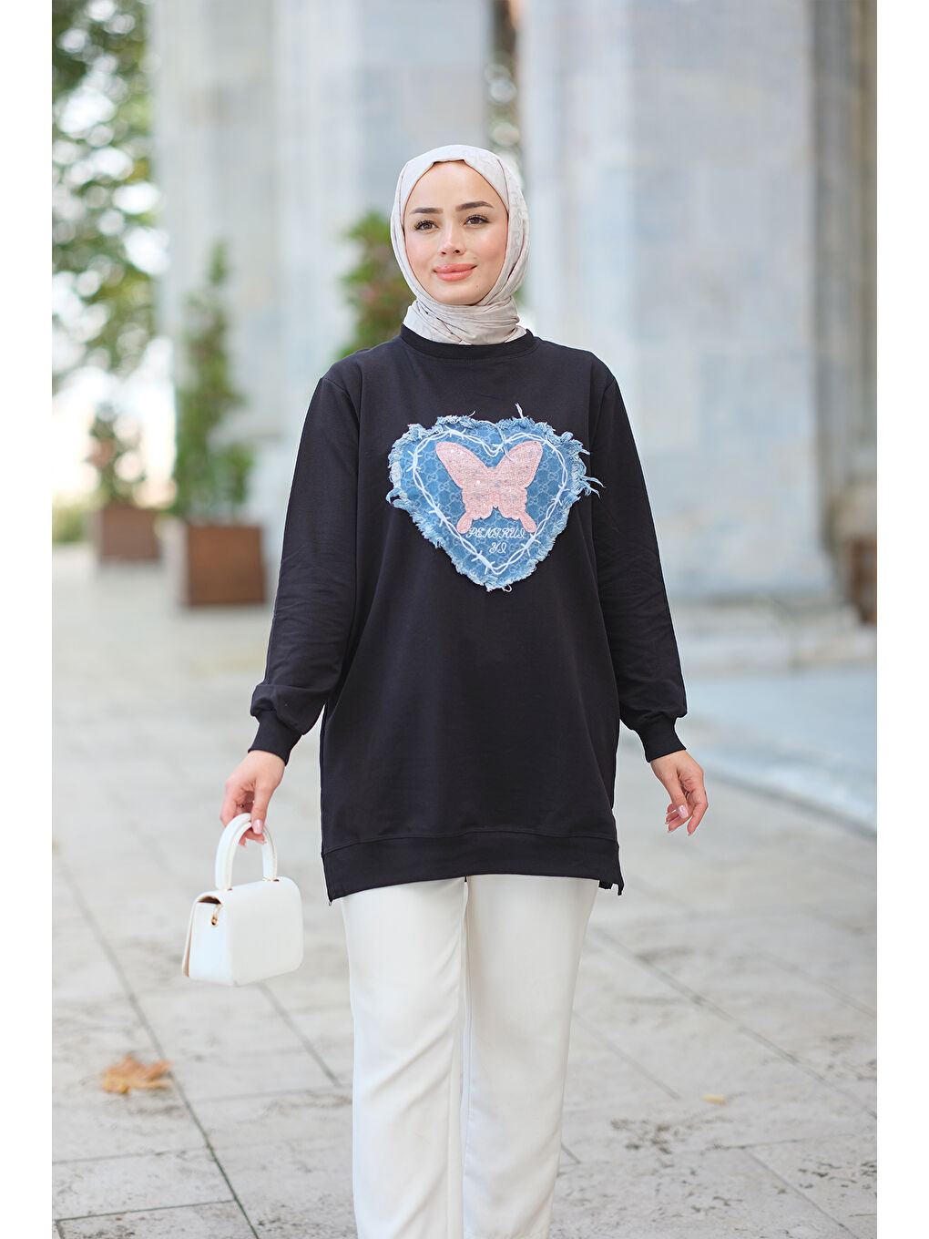 Kelebek Nakışlı Sweat Siyah