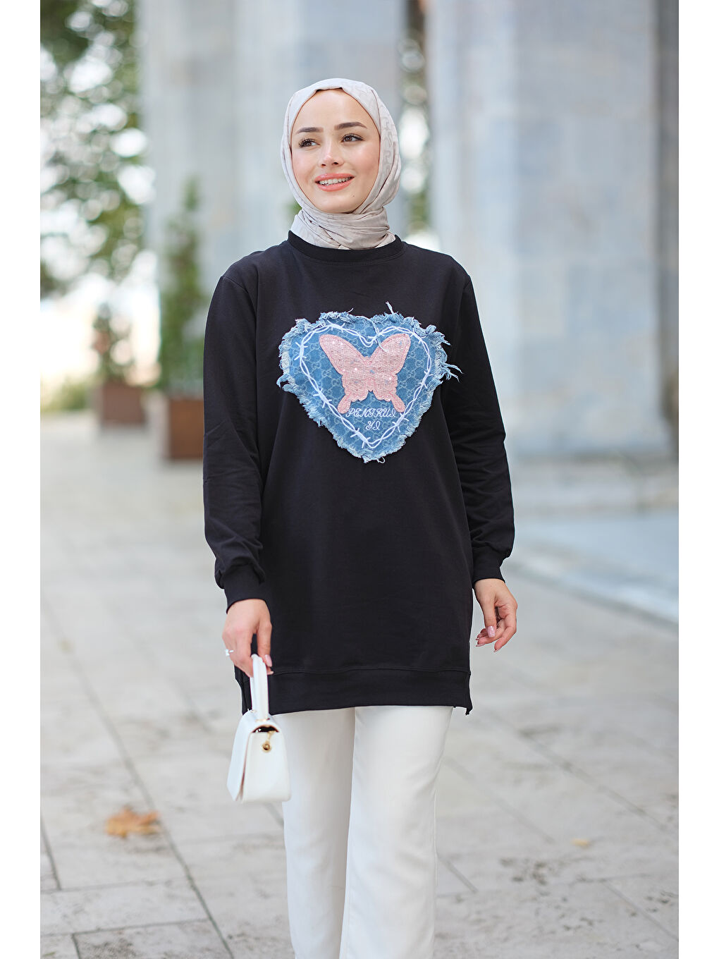 Kelebek Nakışlı Sweat Siyah-1