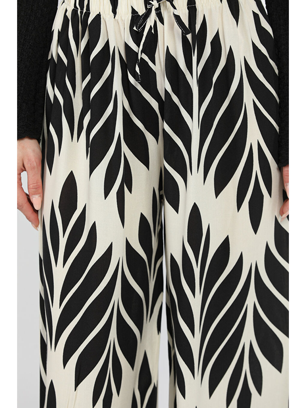 Siyah Kadın Viskon Yürüyüş Pantolonu-3