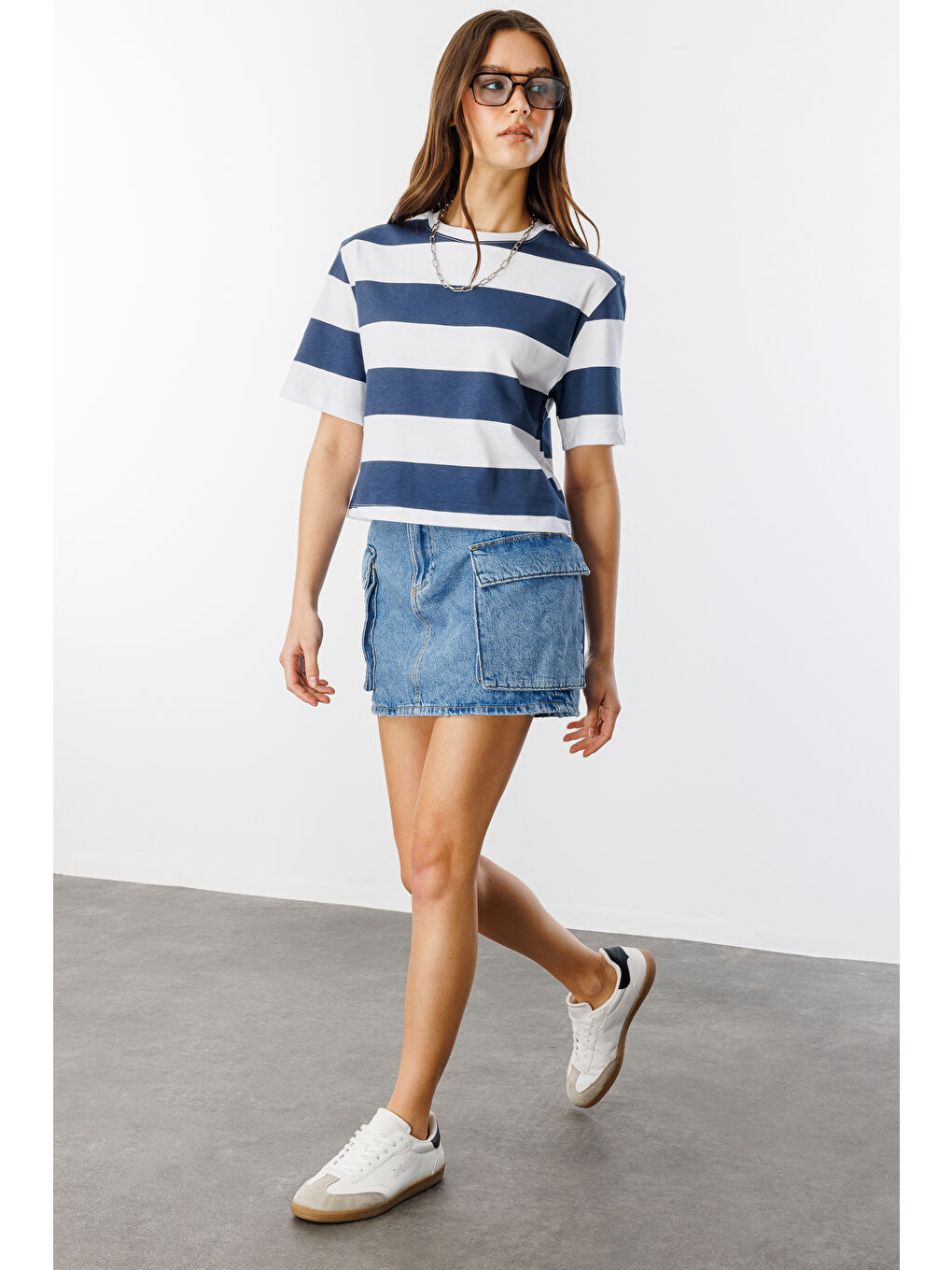 Lacivert Boxy Fit Bisiklet Yaka Çizgili Basic Kısa Kollu Tişört CROP-ÇİZGİLİ-1