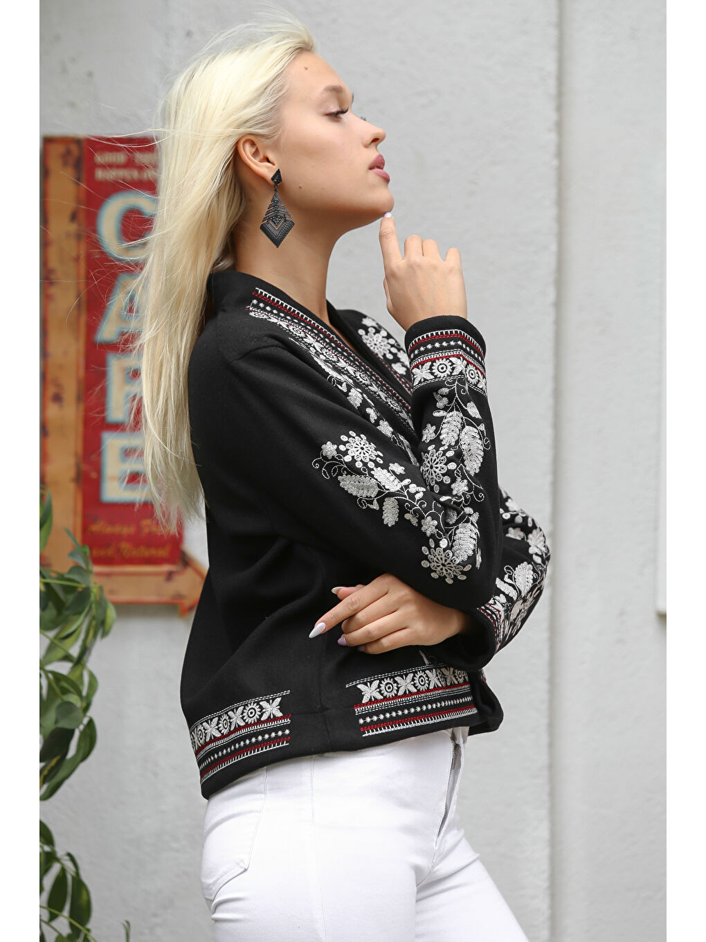 Kadın Siyah Yakasız Uzun Kol Kalın Sargı Nakışlı Regular Fit Casual Dokuma Crop Ceket-2