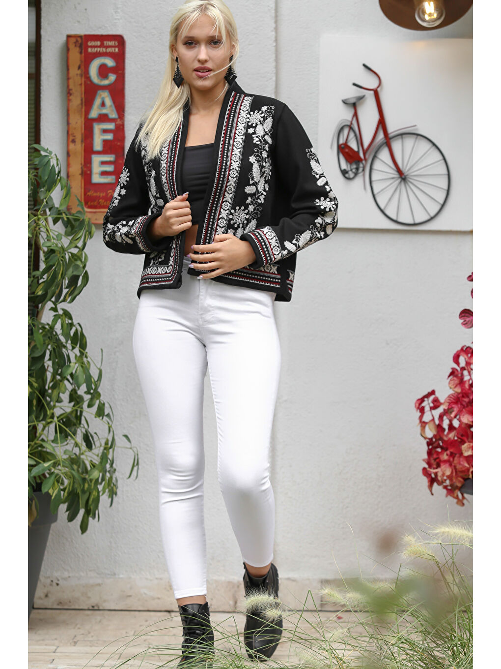 Kadın Siyah Yakasız Uzun Kol Kalın Sargı Nakışlı Regular Fit Casual Dokuma Crop Ceket-5