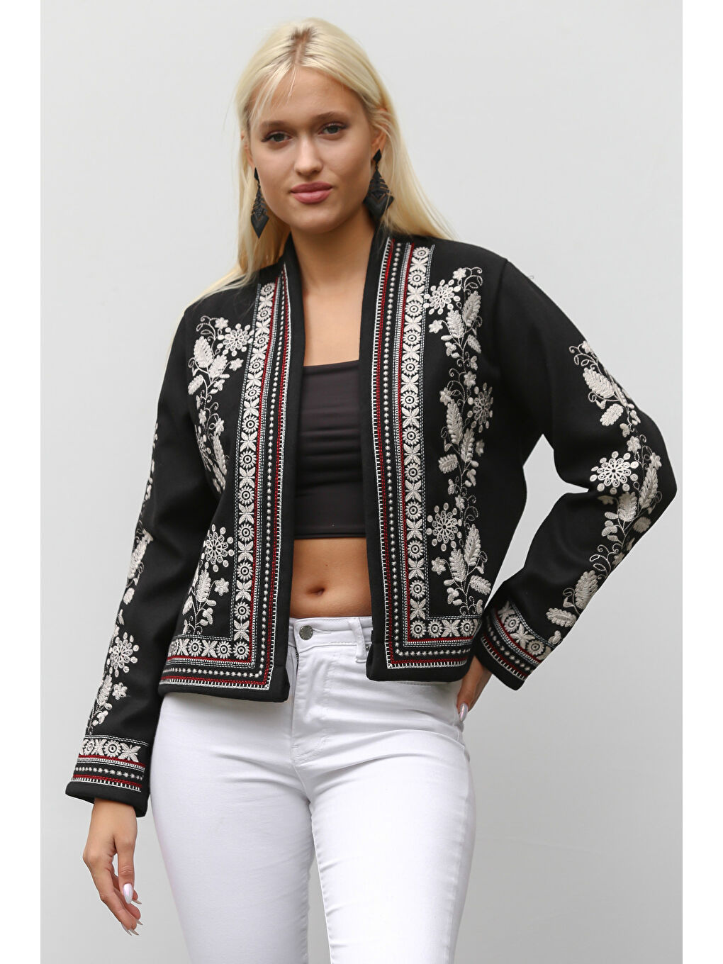 Kadın Siyah Yakasız Uzun Kol Kalın Sargı Nakışlı Regular Fit Casual Dokuma Crop Ceket-6