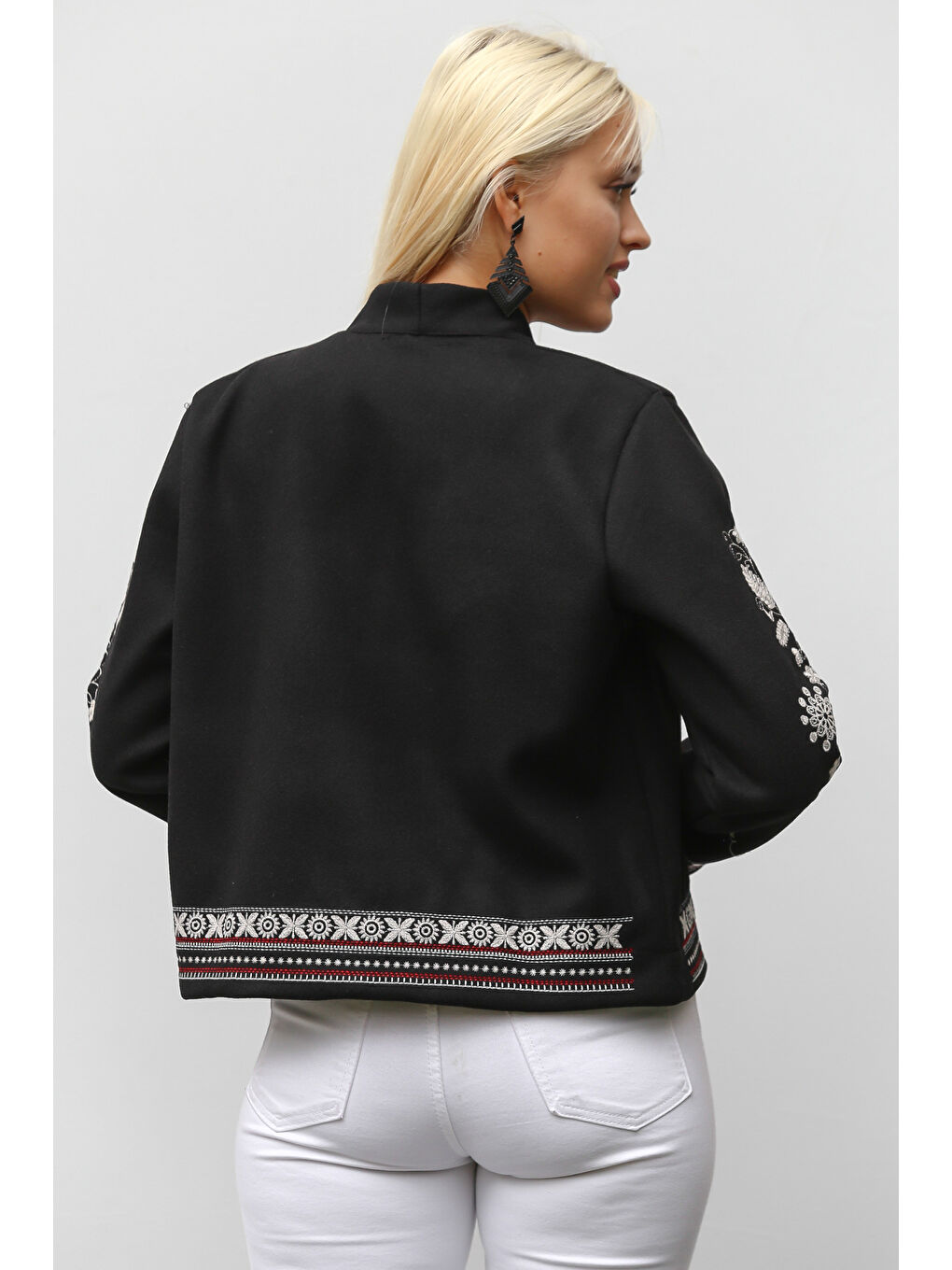 Kadın Siyah Yakasız Uzun Kol Kalın Sargı Nakışlı Regular Fit Casual Dokuma Crop Ceket-7