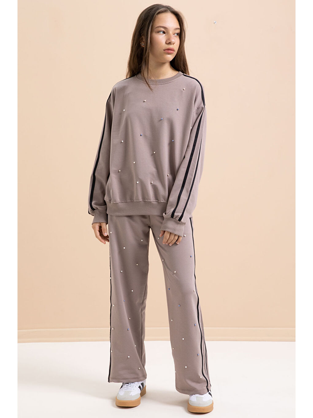 Kahverengi İnci İşlemeli Bisiklet Yaka Kız Çocuk Şeritli Eşofman Takımı 21294