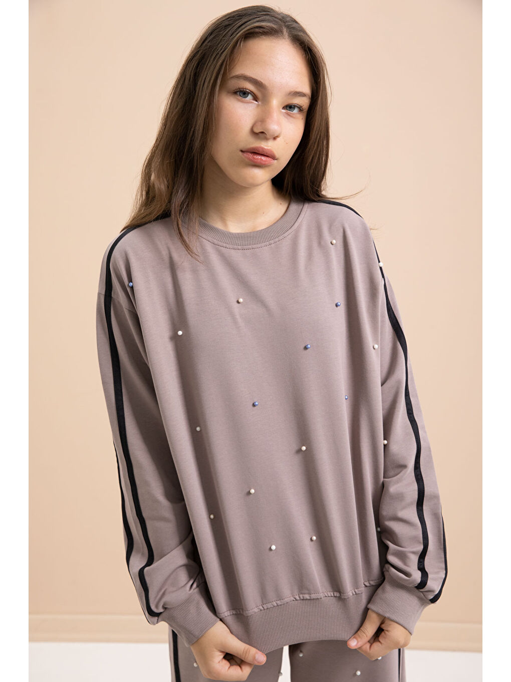 Kahverengi İnci İşlemeli Bisiklet Yaka Kız Çocuk Şeritli Eşofman Takımı 21294-1