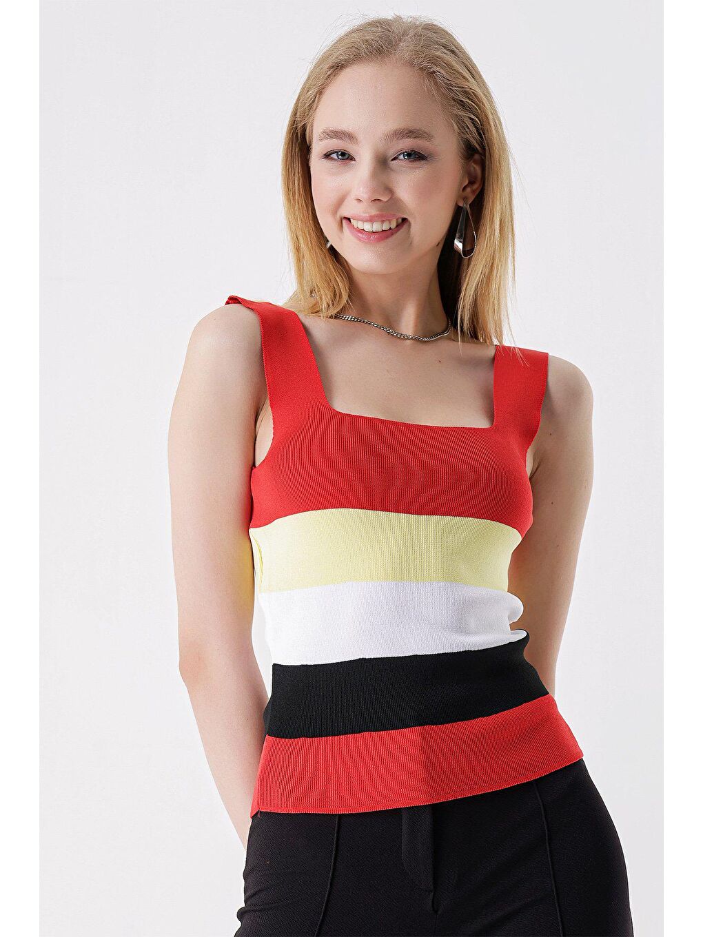 Kırmızı Kare Yaka Renkli Çizgili BLUZ