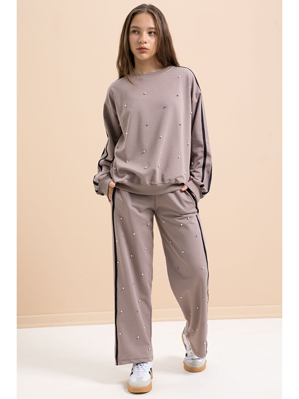 Kahverengi İnci İşlemeli Bisiklet Yaka Kız Çocuk Şeritli Eşofman Takımı 21294-2