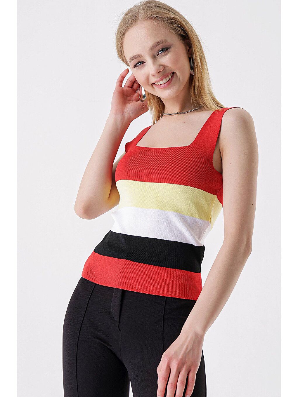 Kırmızı Kare Yaka Renkli Çizgili BLUZ-1