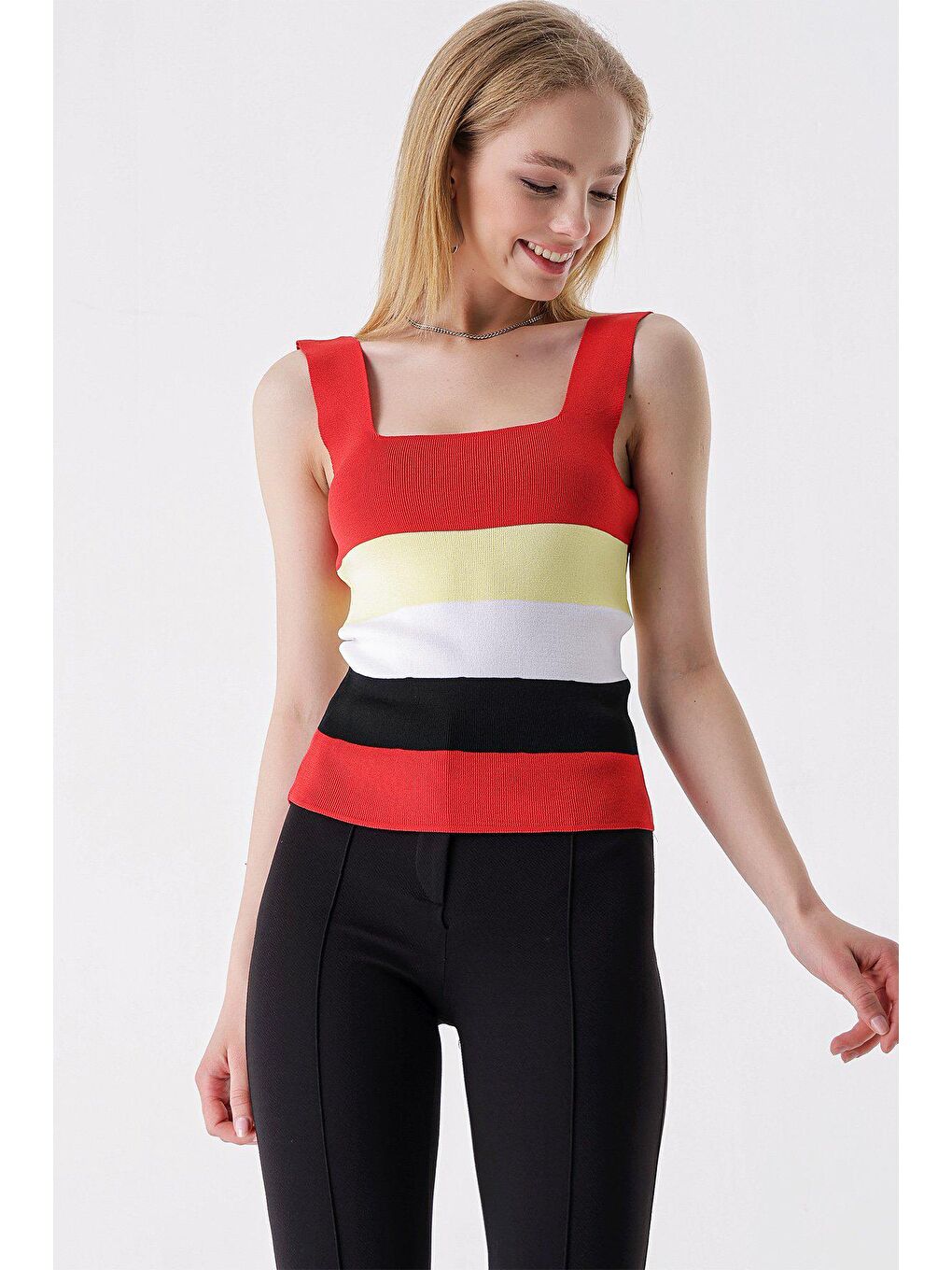 Kırmızı Kare Yaka Renkli Çizgili BLUZ-2