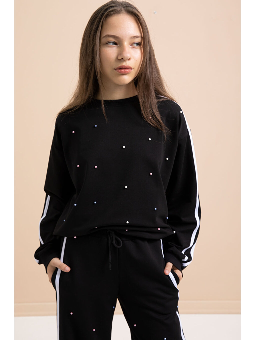 Siyah İnci İşlemeli Bisiklet Yaka Kız Çocuk Şeritli Eşofman Takımı 21291-1