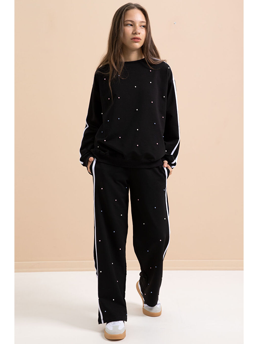 Siyah İnci İşlemeli Bisiklet Yaka Kız Çocuk Şeritli Eşofman Takımı 21291-2