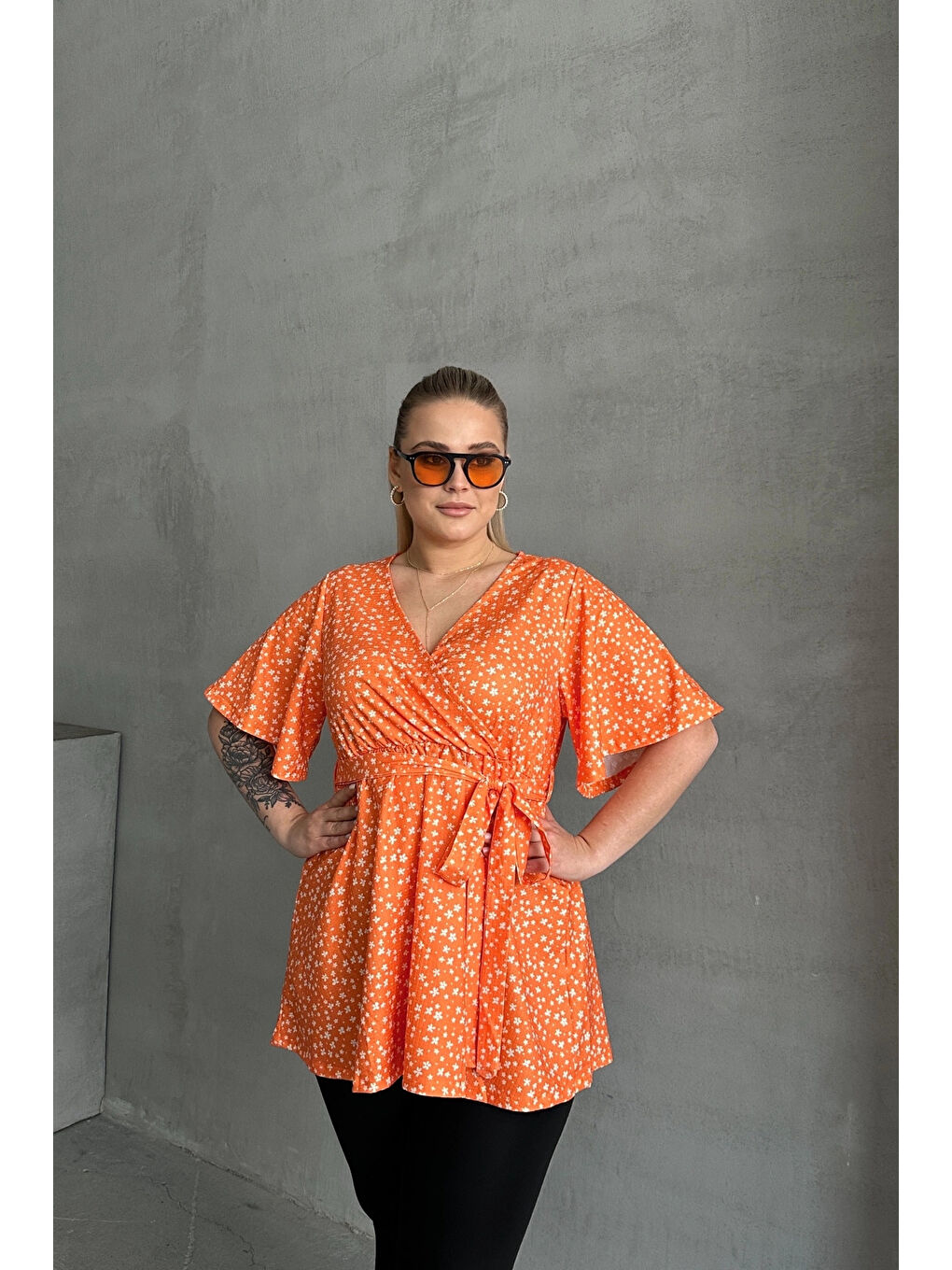 Turuncu Büyük Beden Kısa Kollu V Yaka Önü Bağlama Detaylı Bluz 97-40-1