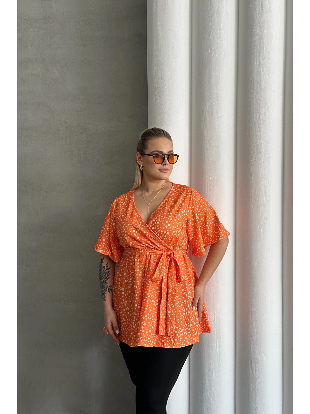 Turuncu Büyük Beden Kısa Kollu V Yaka Önü Bağlama Detaylı Bluz 97-40-3