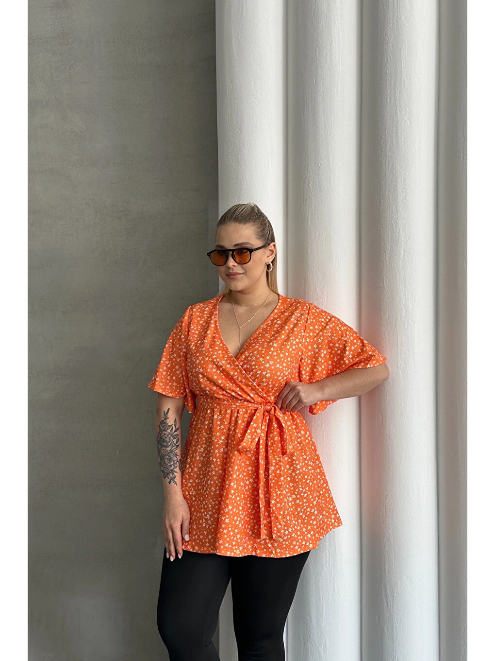 Turuncu Büyük Beden Kısa Kollu V Yaka Önü Bağlama Detaylı Bluz 97-40-4