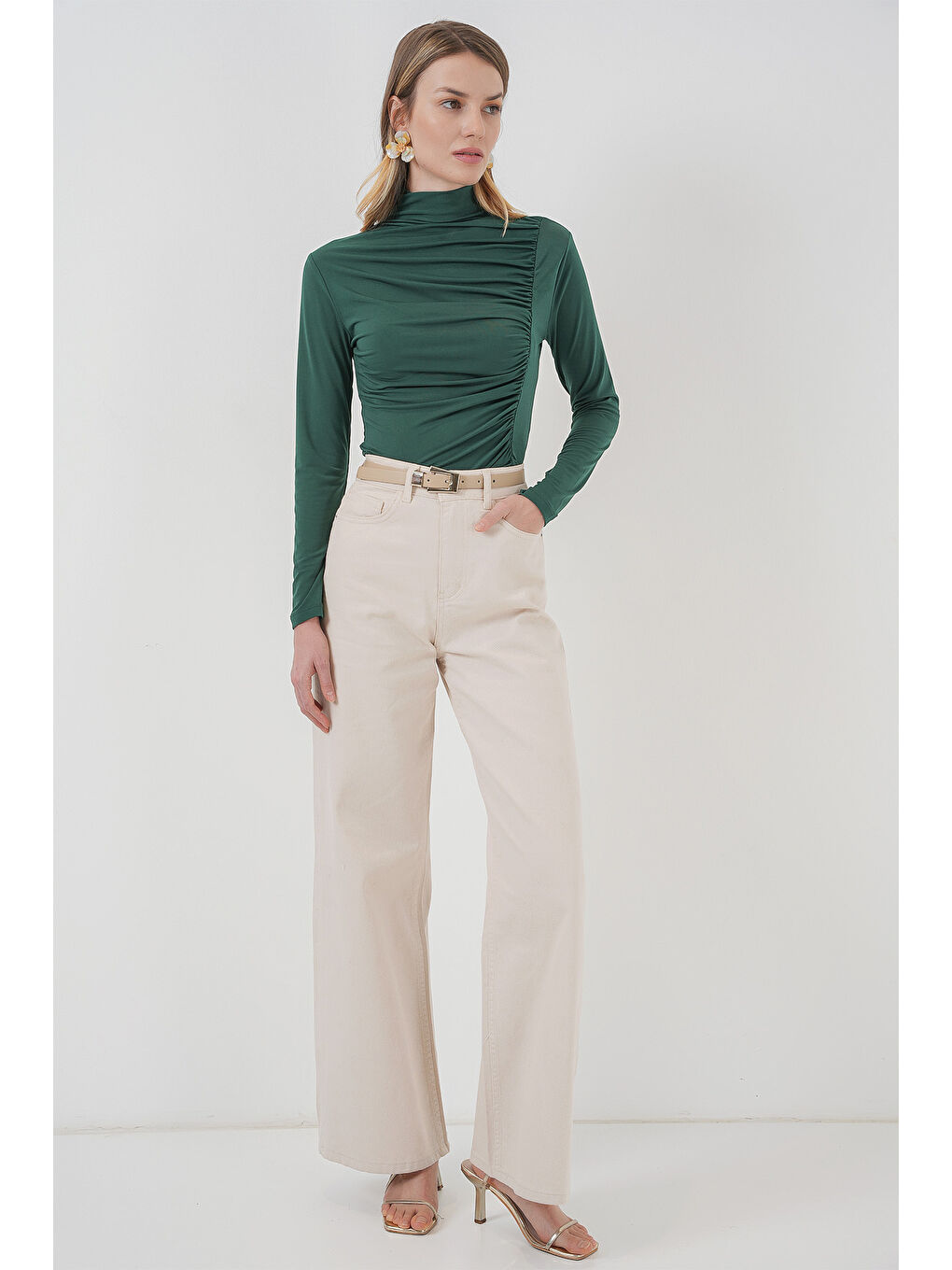 938 Büzgü Detaylı Dik Yaka Sandy Bluz - Zümrüt Yeşili-1