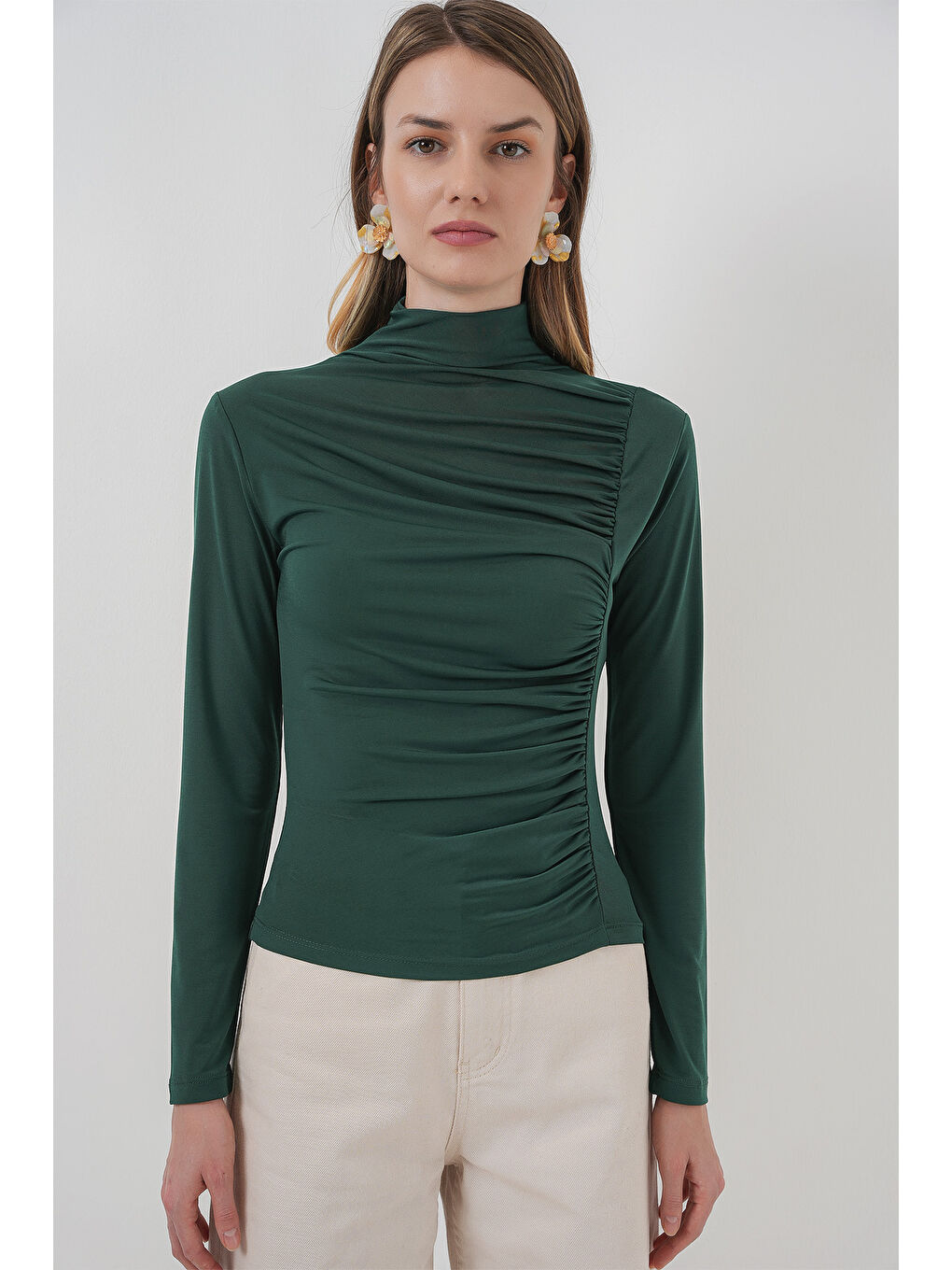 938 Büzgü Detaylı Dik Yaka Sandy Bluz - Zümrüt Yeşili-2