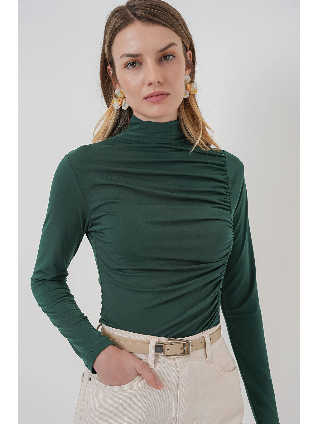 938 Büzgü Detaylı Dik Yaka Sandy Bluz - Zümrüt Yeşili-3
