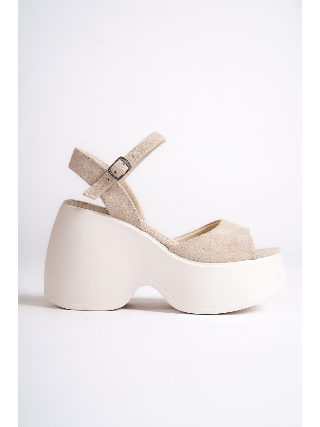 Bej Yüksek Dolgu Topuk Bilekten Bantlı Kadın Sandalet-3