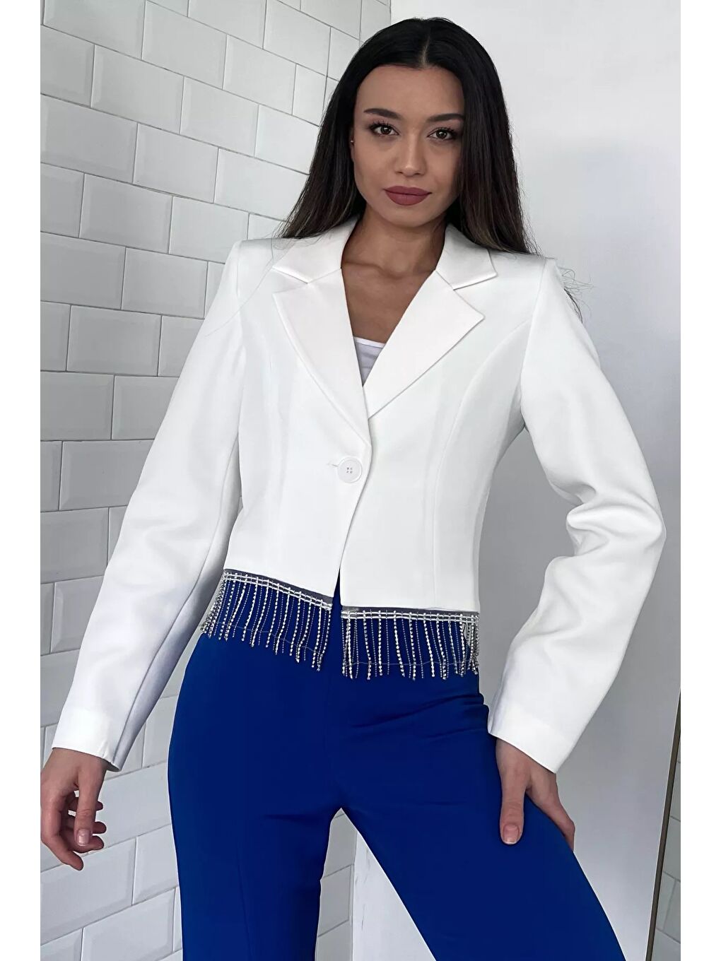 GÜLSELİ Ekru Kadın Sacak Taşlı Crop Blazer Ceket