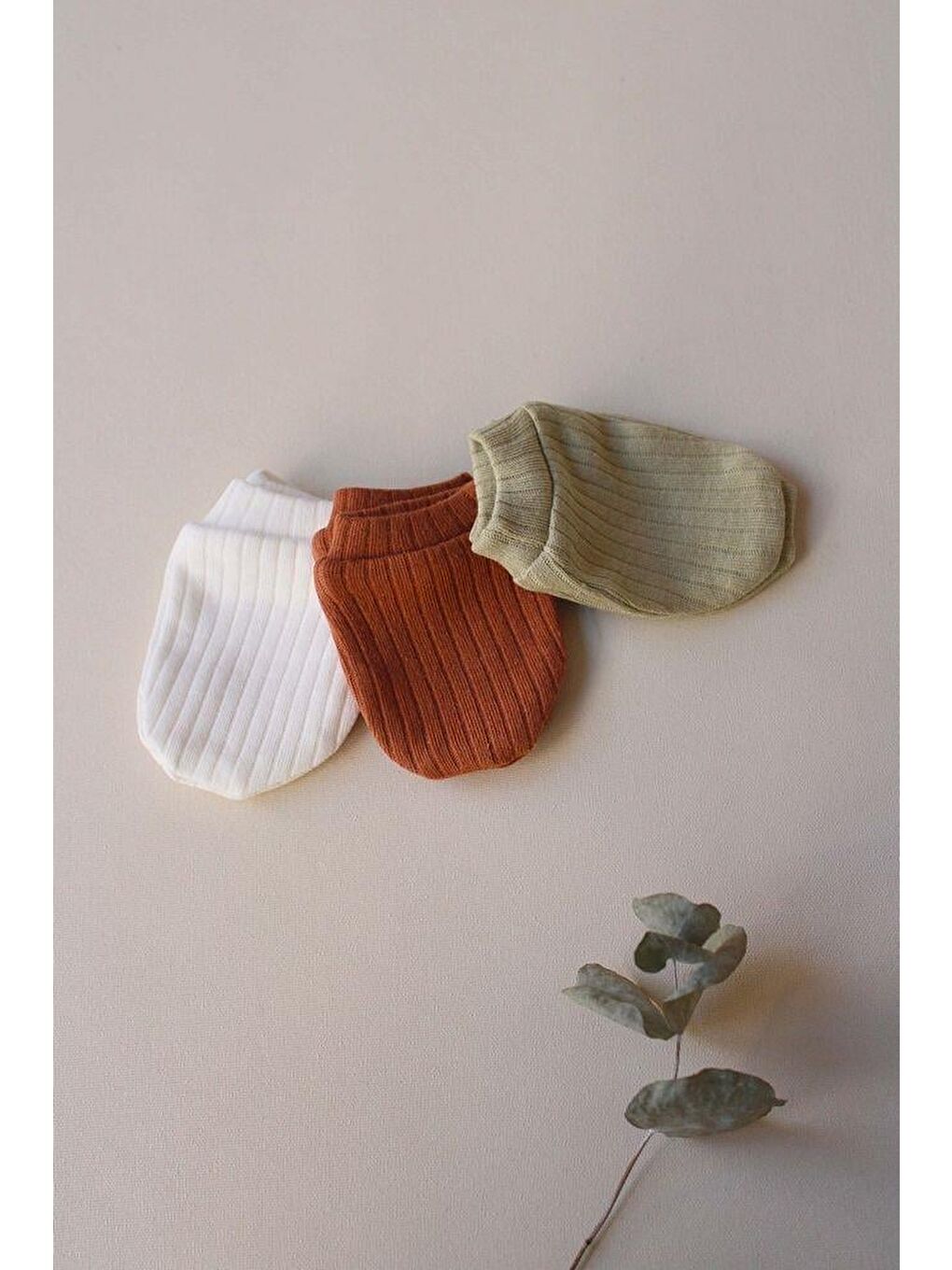 3Lü Beyaz-Yeşil-Çikolata Yenidoğan Eldiven Set-1