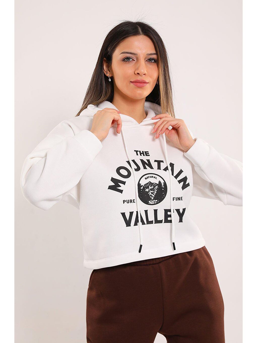 Julude Krem Kadın Kapüşonlu Ön Baskılı Şardonlu Crop Sweatshirt