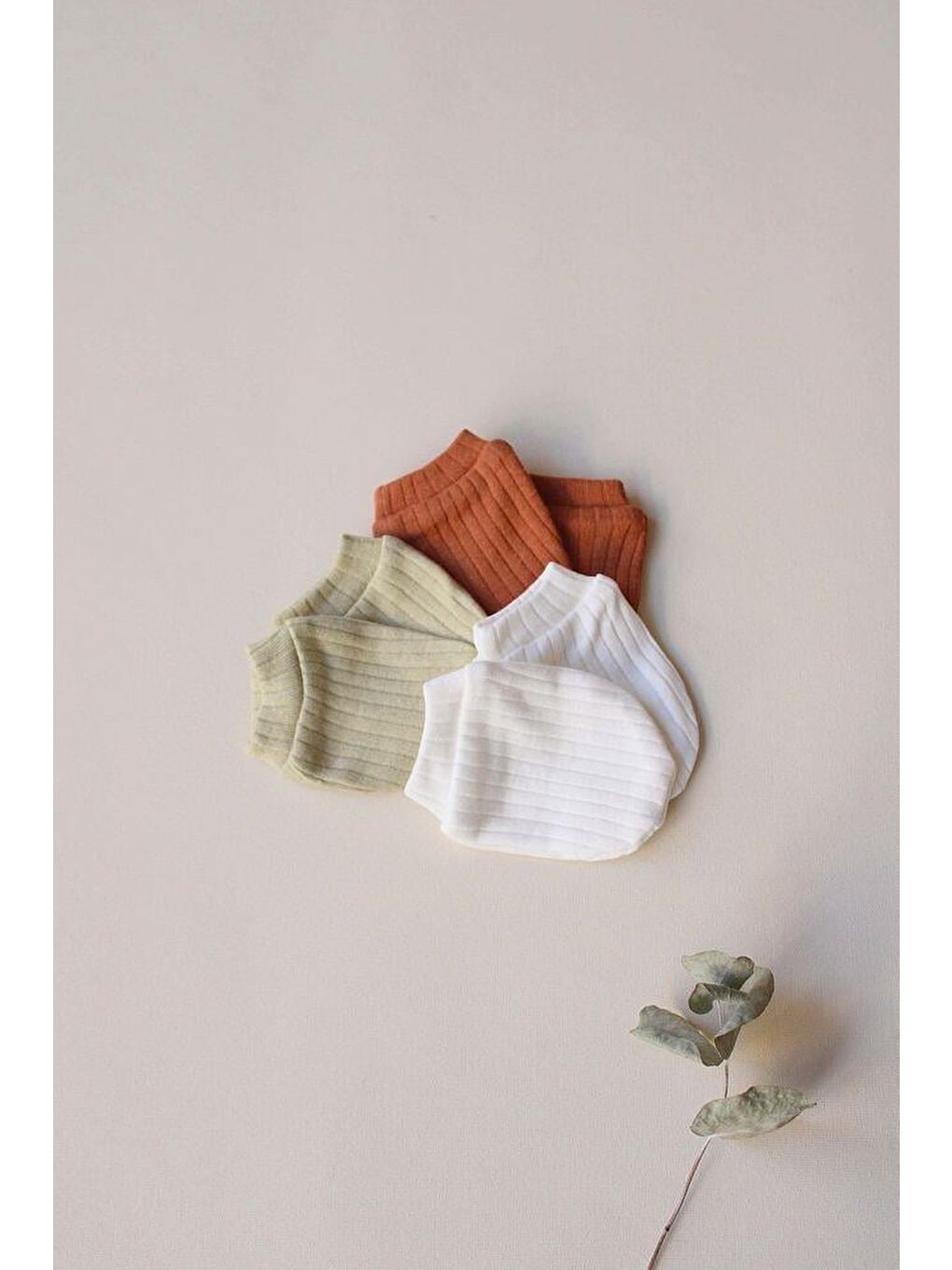 3Lü Beyaz-Yeşil-Çikolata Yenidoğan Eldiven Set-5