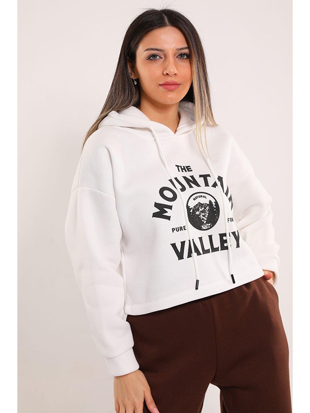 Julude Krem Kadın Kapüşonlu Ön Baskılı Şardonlu Crop Sweatshirt - 1