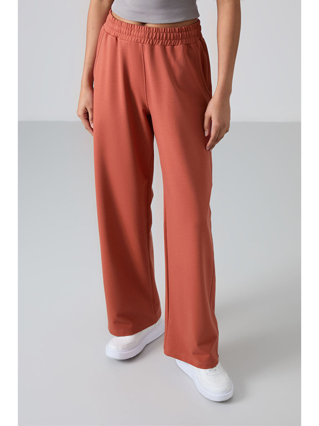 Kahverengi Kiremit Yüksek Bel Cepli Rahat Form Geniş Paça Kadın Eşofman Alt - 94567-7