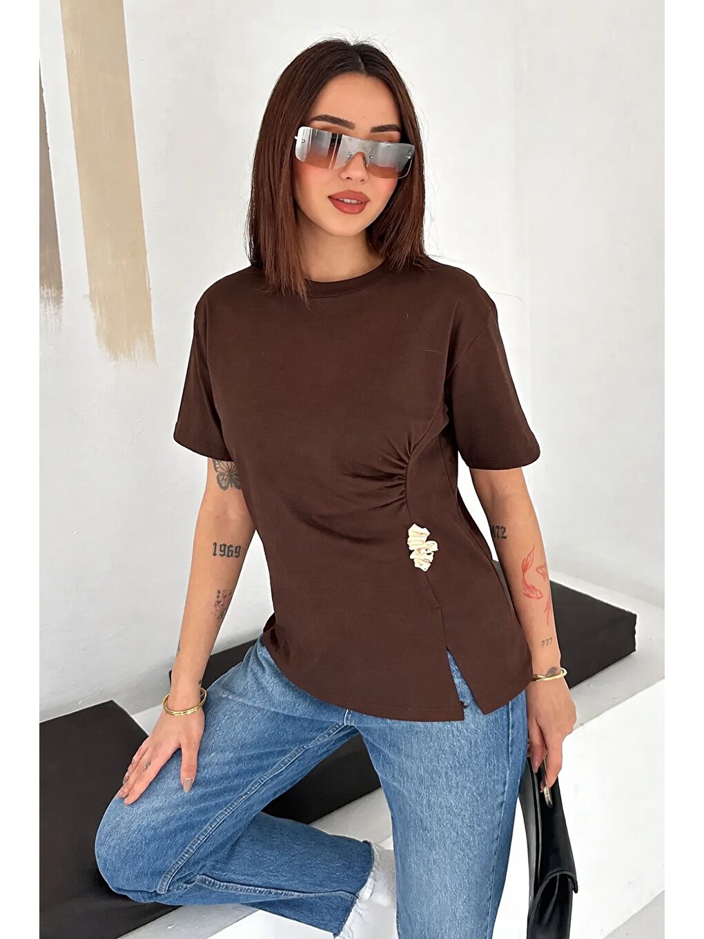 Kahverengi Ön Büzgü Bağcıklı T-Shirt